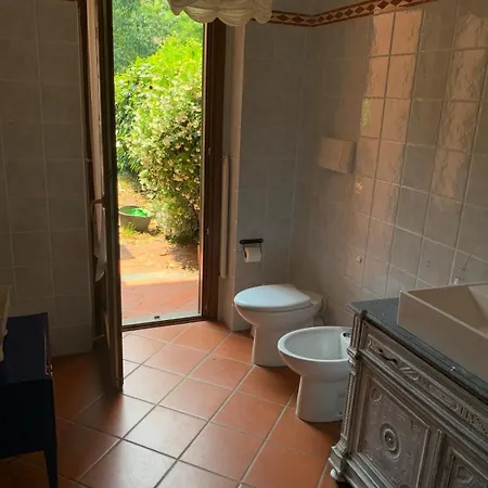 Aquahouse - Villa, Romantica Mansarda E Acquari